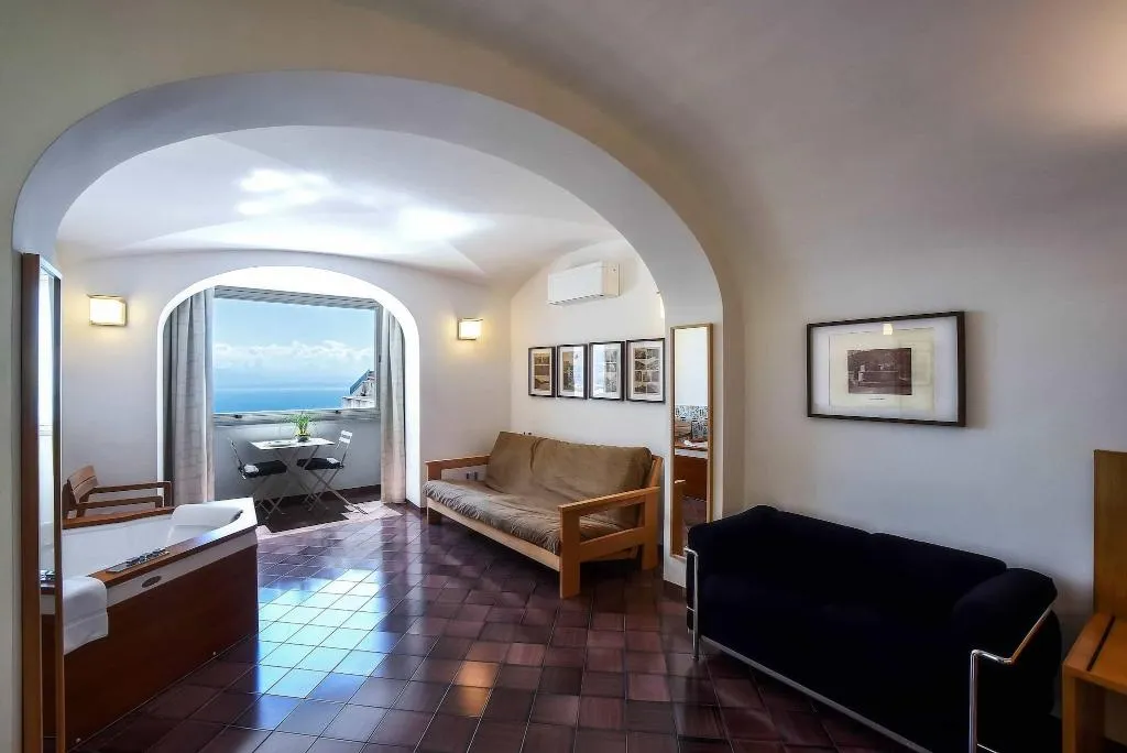STUDIO KING SIZE BED Room, La Moresca, Naples