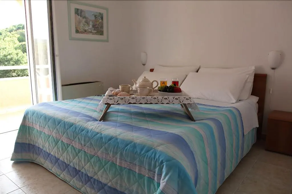 Room, Carmen, Istria