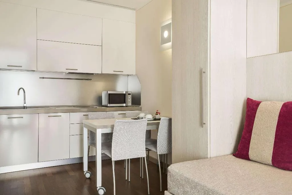 STUDIO CAPACITY 2 Room, Ramada Plaza Milano Hotel, Milan