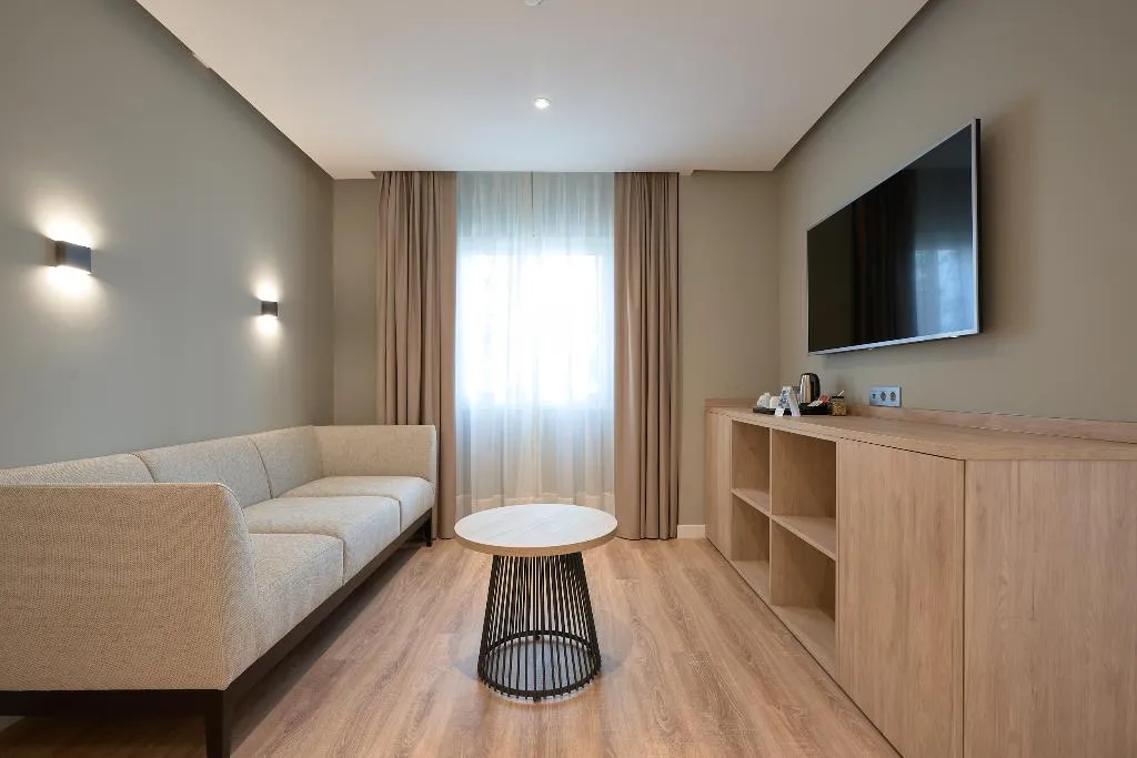 JUNIOR SUITE STANDARD Room, Monte Triana, Seville