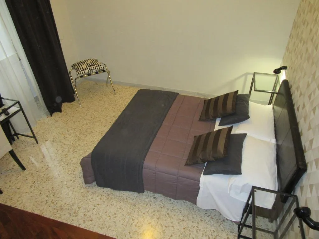 Room, B&B Rettifilo, Naples