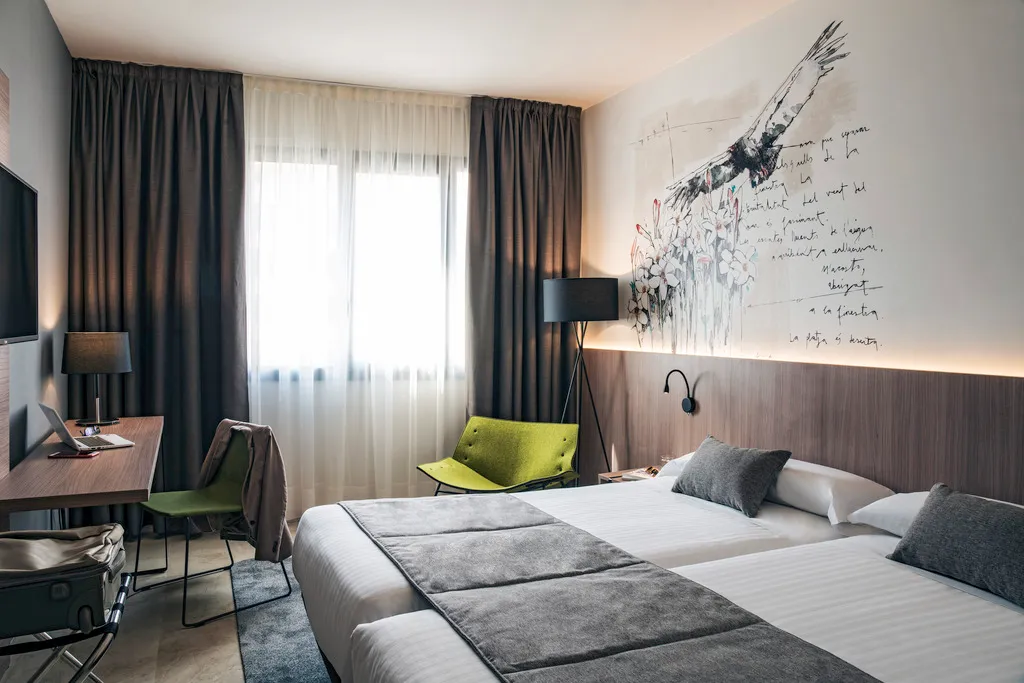 JUNIOR SUITE STANDARD Room, Mercure Barcelona Condor, Barcelona