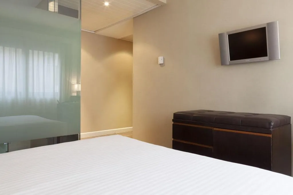 DOUBLE QUEEN SIZE BED Room, AC Barcelona Irla, Barcelona