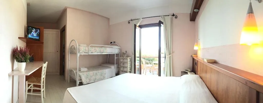 Room, Cala Reale, Cagliari