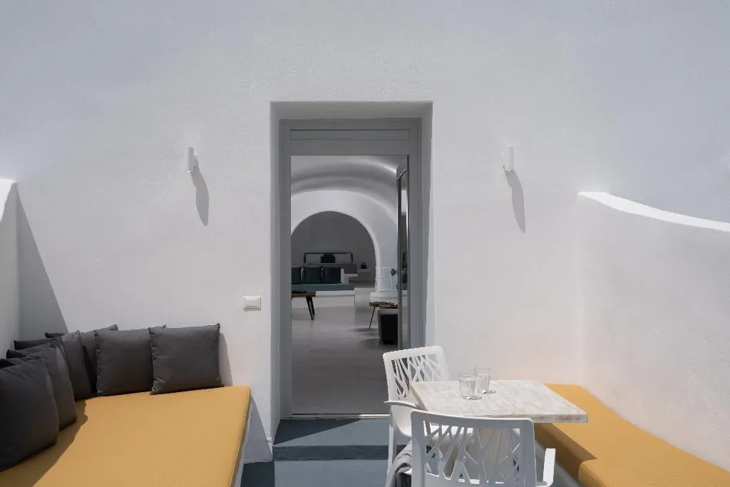 SUITE CAPACITY 5 ONE BEDROOM Room, White Concept Caves, Santorini