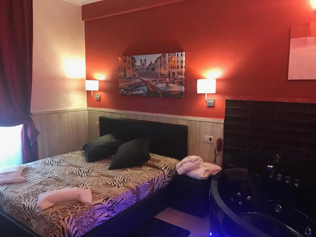 SINGLE STANDARD Room, Pyramid, Rome