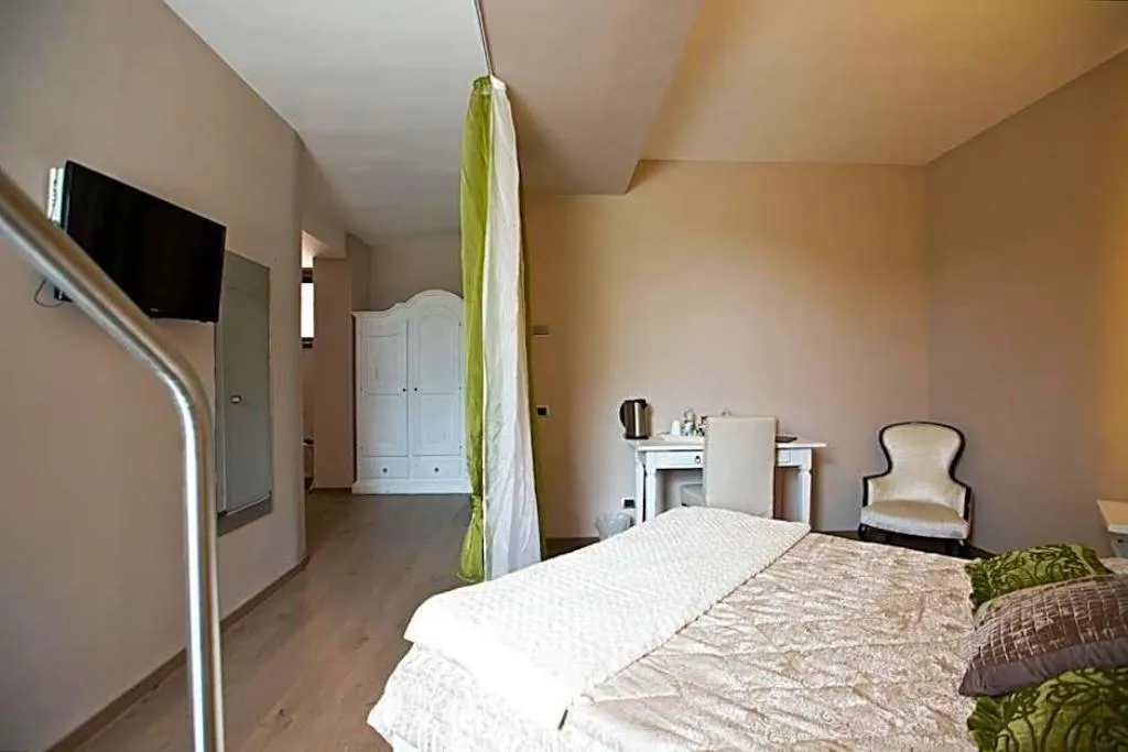 Room, Hotel Tiro A Volo, Naples