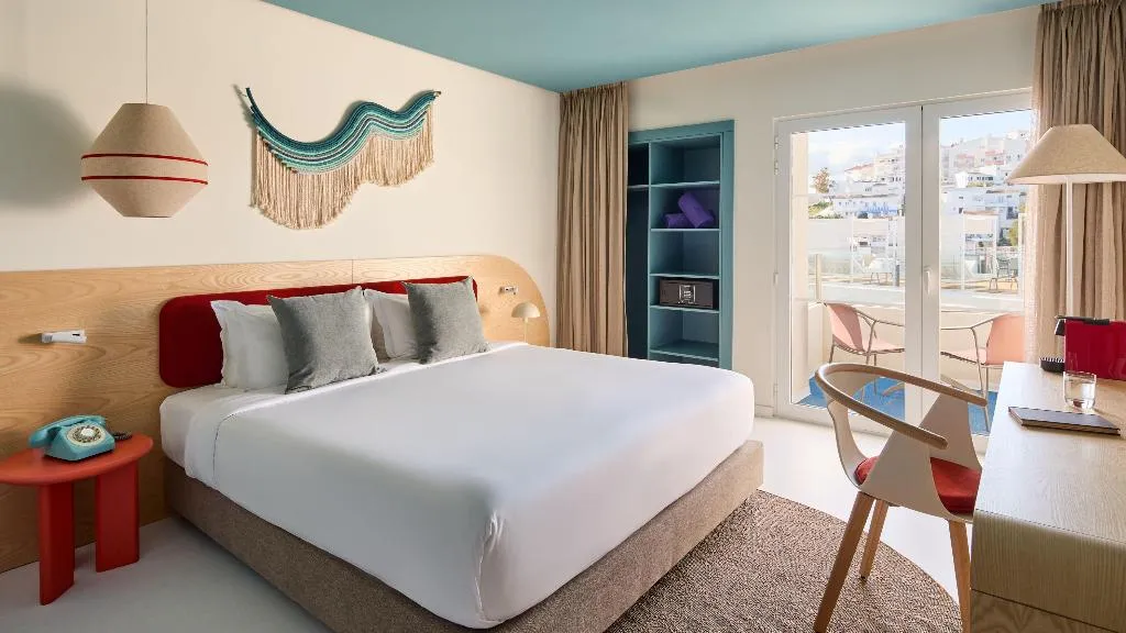 DOUBLE POOL VIEW KING BED Room, Hotel Indigo Albufeira, Algarve