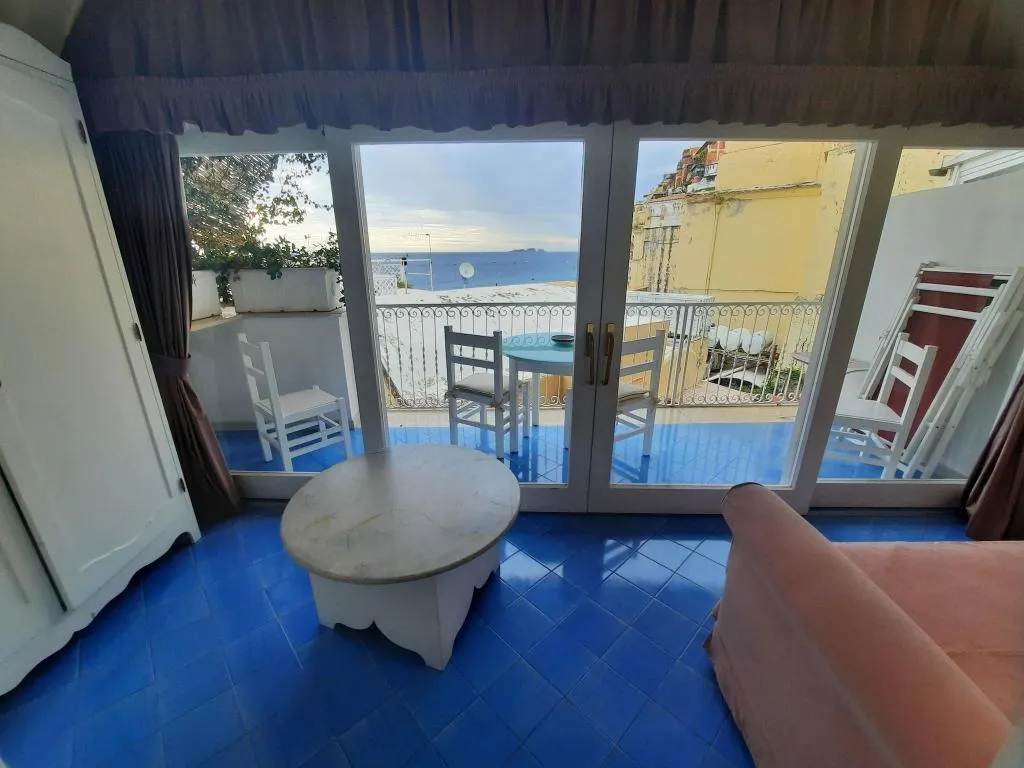 Double or Twin PARTIAL SEA VIEW Room, Villa La Tartana, Naples