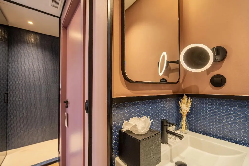 DOUBLE CLASSIC Room, The Editory Riverside Santa Apolonia Hotel, Lisbon