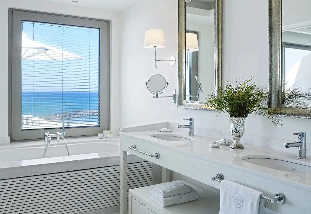 SUITE SEA FRONT Room, Knossos Beach Bungalows & Suites, Crete
