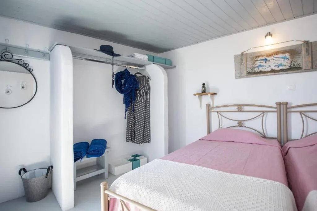 Room, Emmantina Houses, Santorini