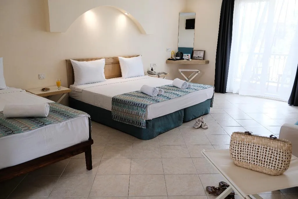TRIPLE SUPERIOR ONE BEDROOM Room, Club Resort Atlantis Izmir/Sigacik, Izmir