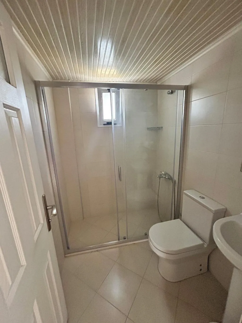 Room, Melaike, Izmir