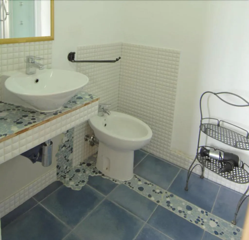 Room, Nughe' e' Oro, Olbia