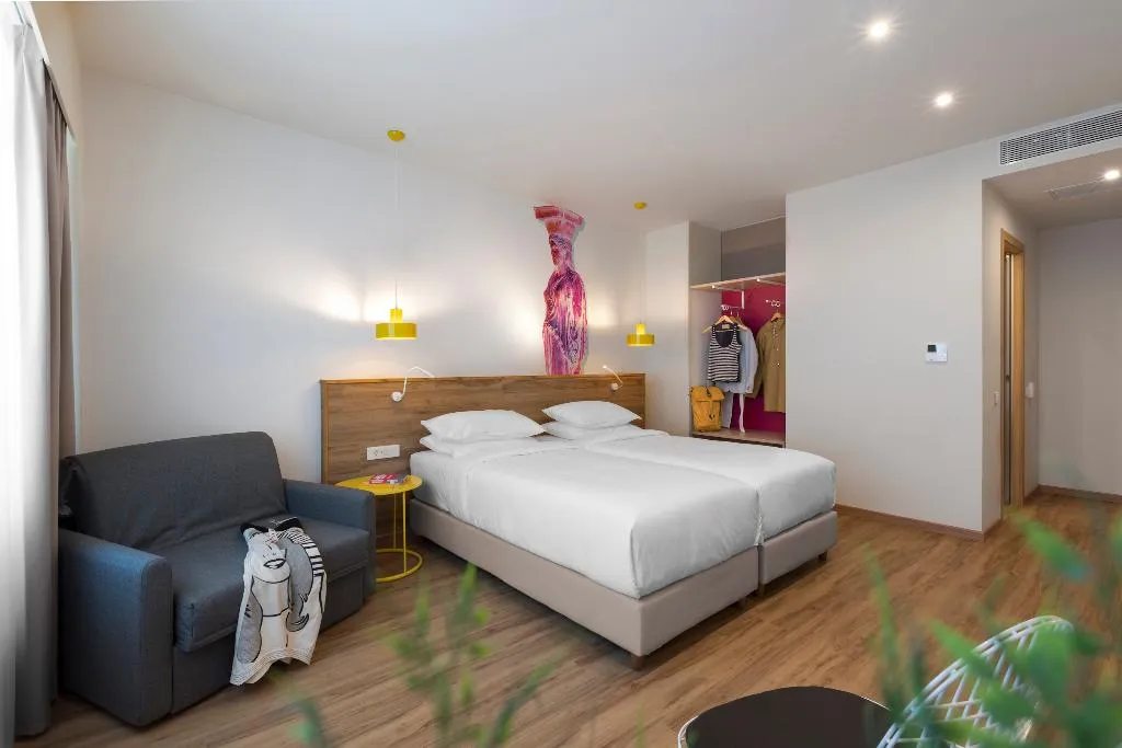 TRIPLE PREMIUM Room, Ibis Styles Athens Routes, Athens