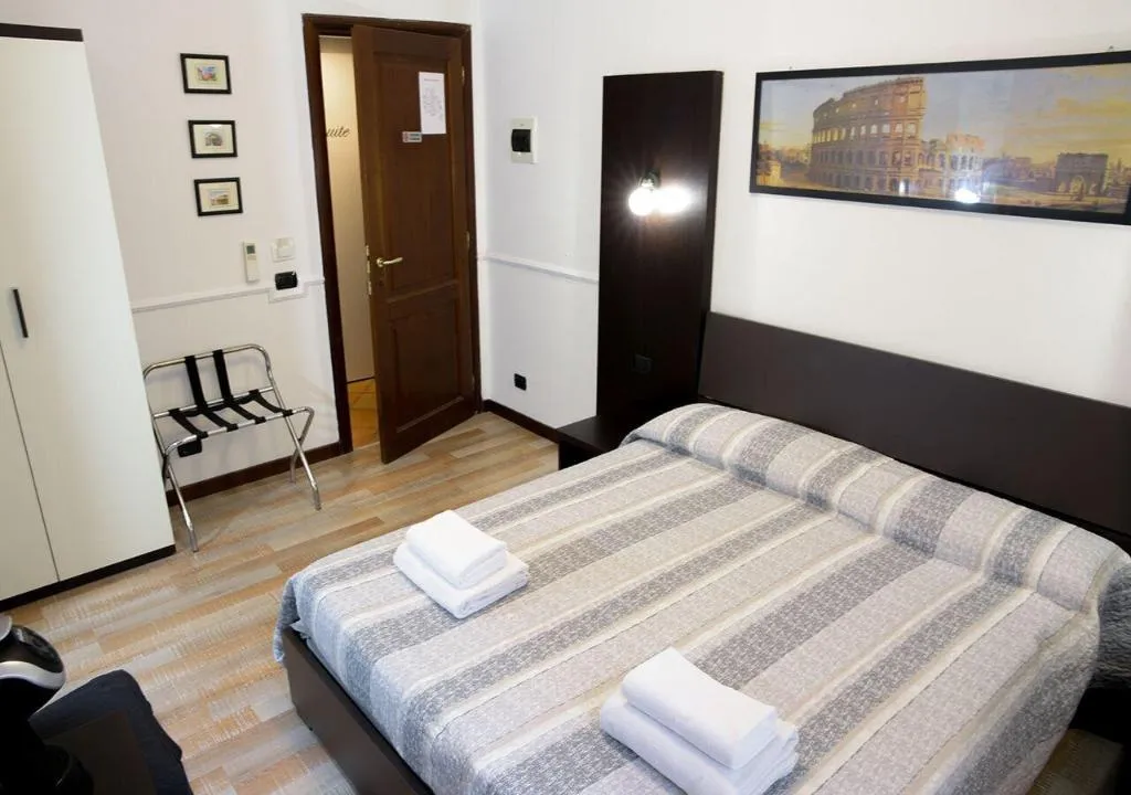 Room, Few Steps From Colosseum, Naples
