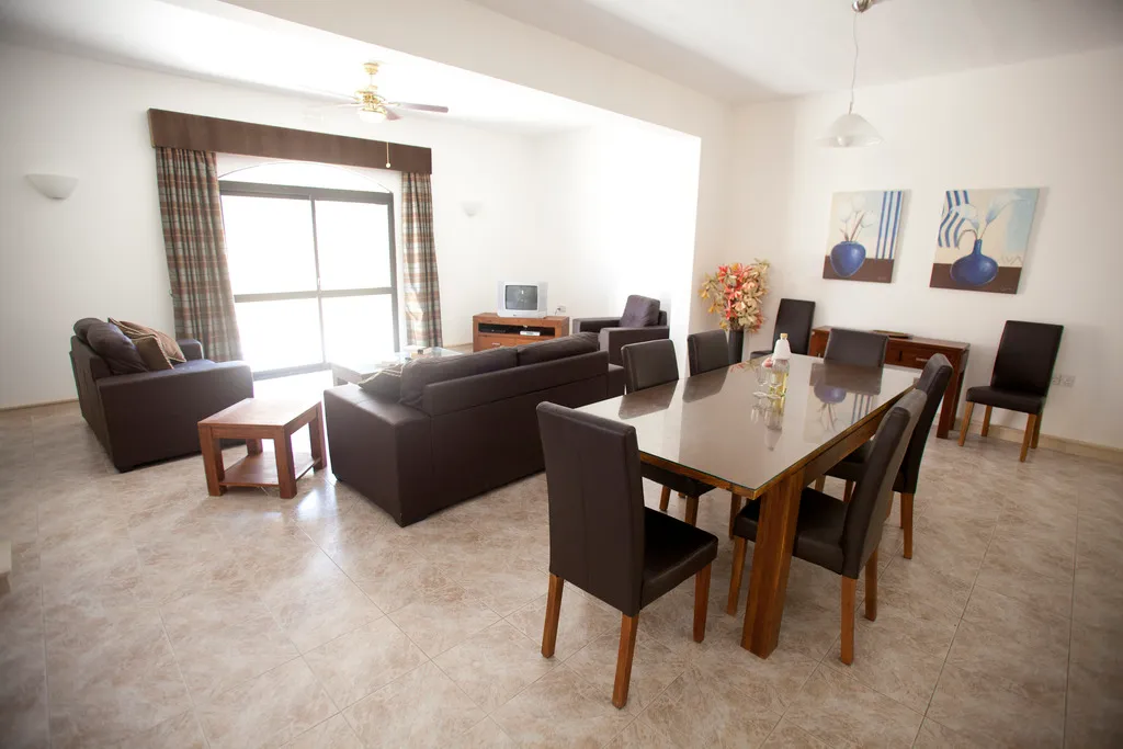 VILLA FOUR BEDROOMS WITH PRIVATE POOL Room, Hgieri, Gozo