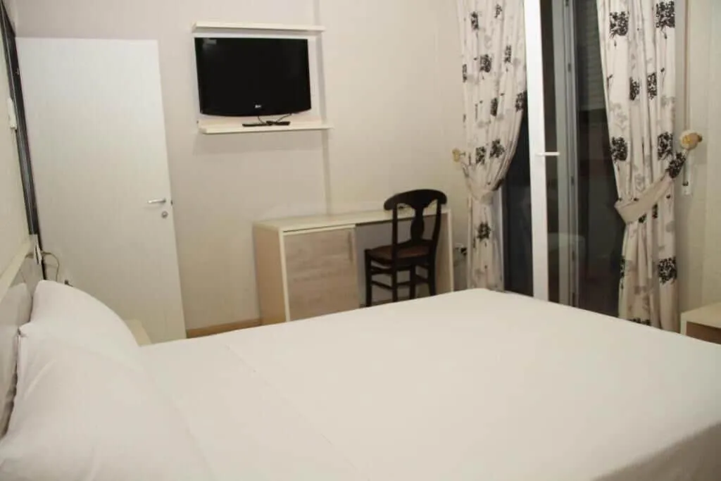 Room, Hotel Majestic, Durres