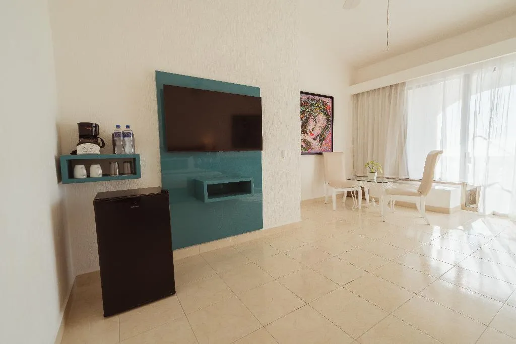 JUNIOR SUITE KING BED WITH JACUZZI Room, All Ritmo Cancun Resort & Water Park, Cancun Area