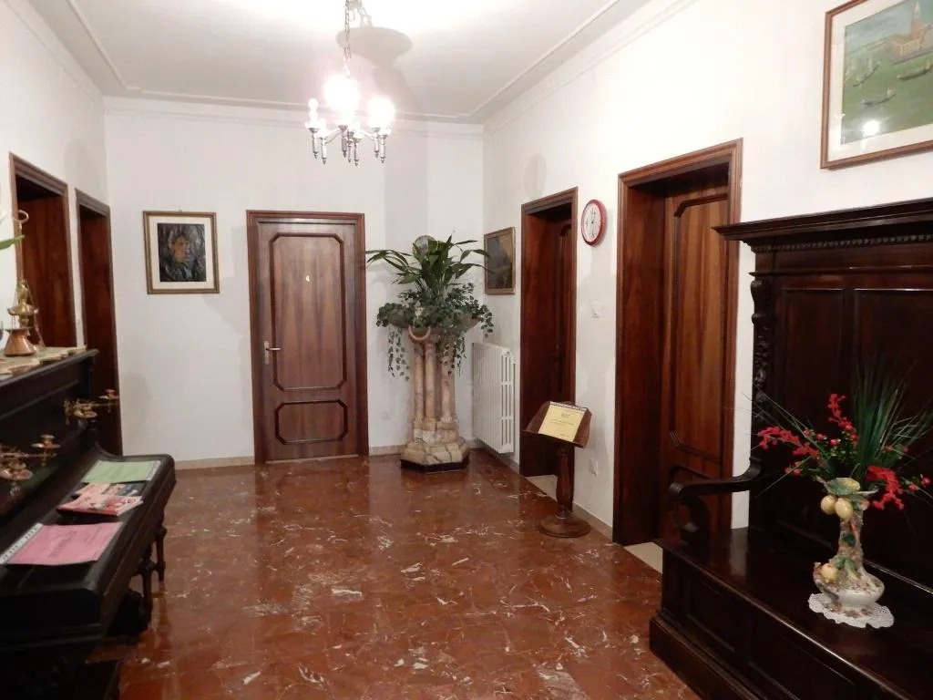 Room, Venice Sun Apartment And Rooms, Venice