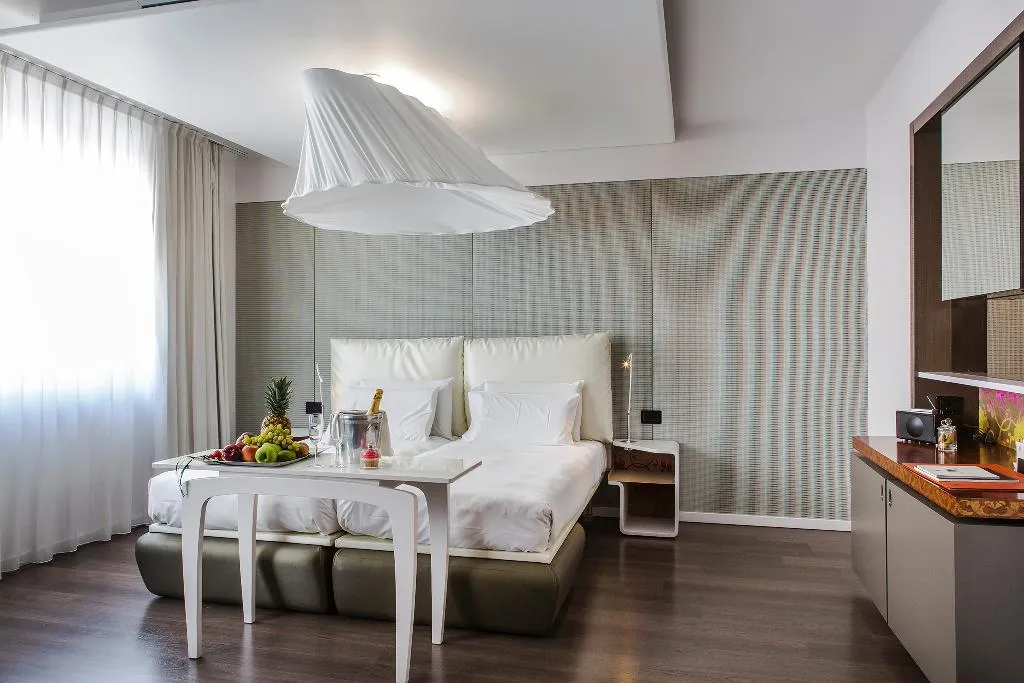 DOUBLE DELUXE Room, Autograph Collection Palazzo Matteotti, Milan