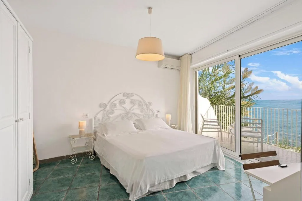 Room, Apollon Club, Naples