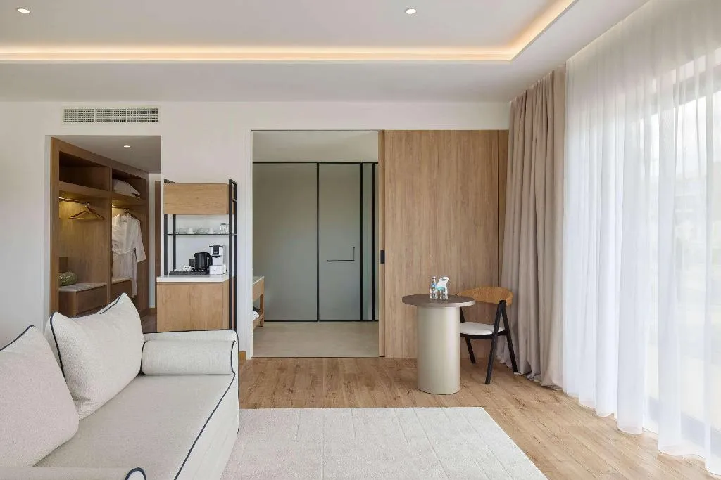 JUNIOR SUITE STANDARD Room, Melia Durres Albania, Durres