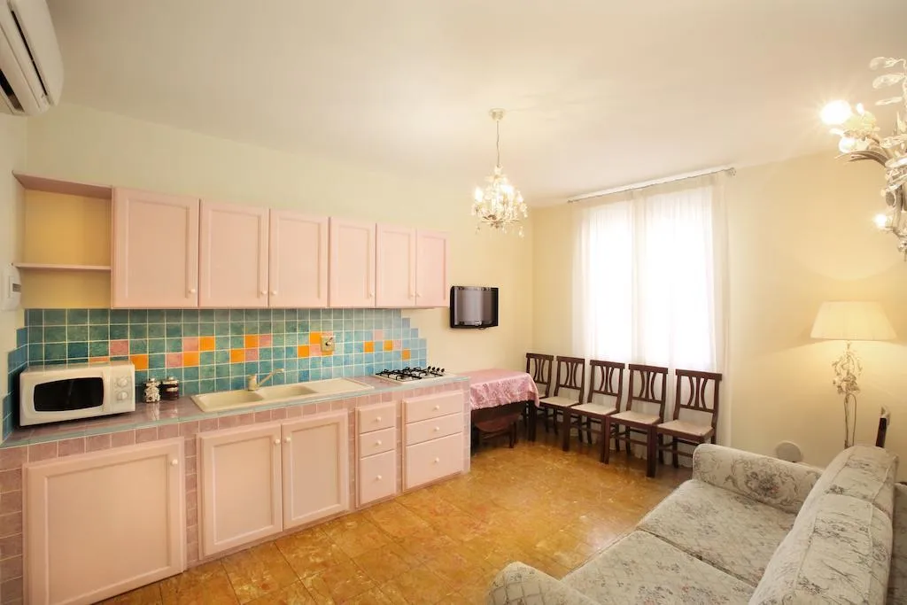 Room, Villa Lucrezia Firenze, Florence