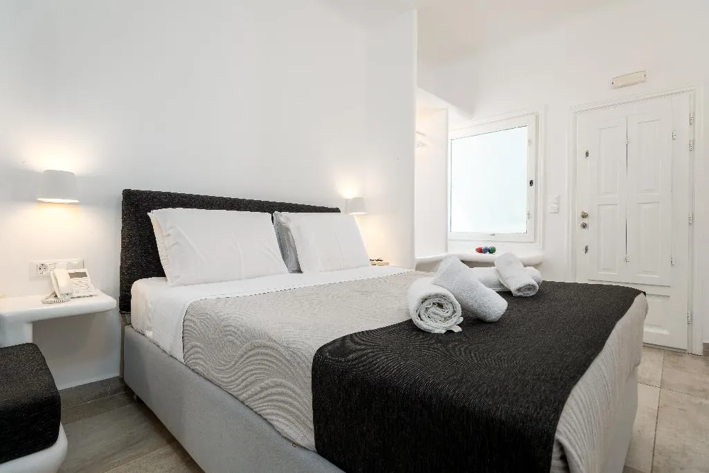 SUITE WITH JACUZZI Room, Amaze Suites, Santorini