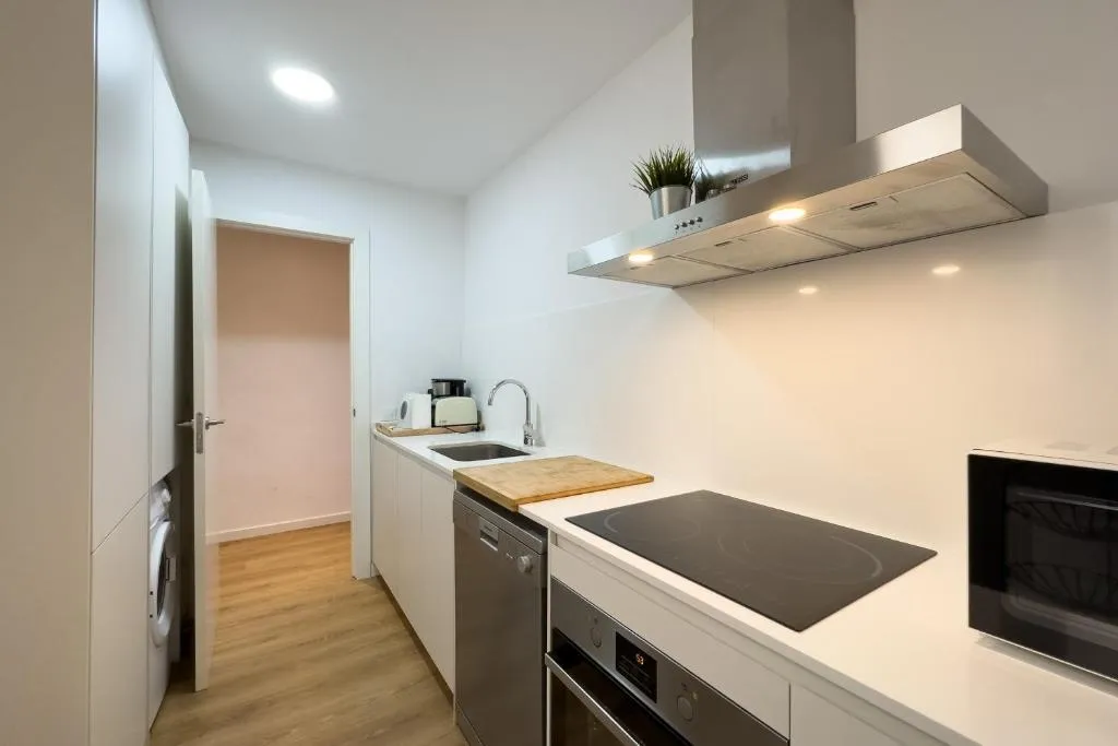 APARTMENT FOUR BEDROOMS Room, Ainb Barcelona Sants Apartments, Barcelona