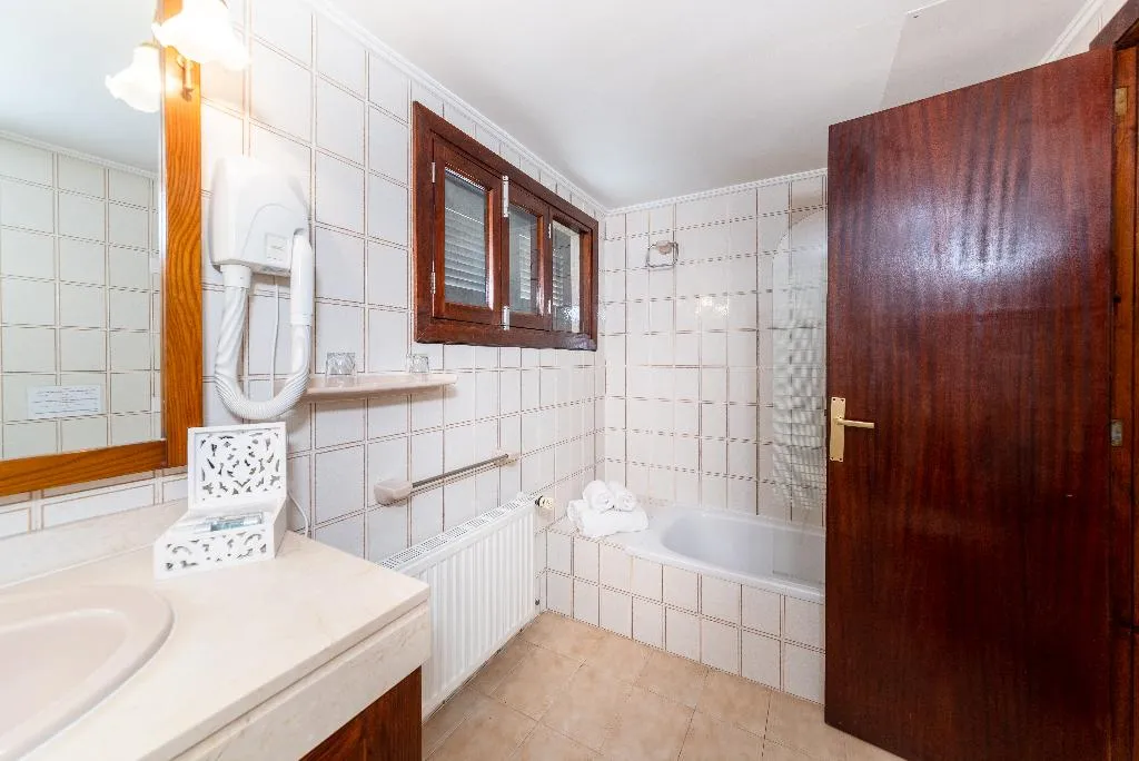 Double or Twin WITH TERRACE Room, Hotel Rural Predio Son Serra, Majorca