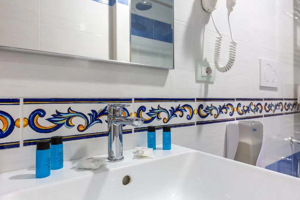 TRIPLE TWO DOUBLE BEDS ONE BEDROOM  Room, Giosue' a Mare, Naples