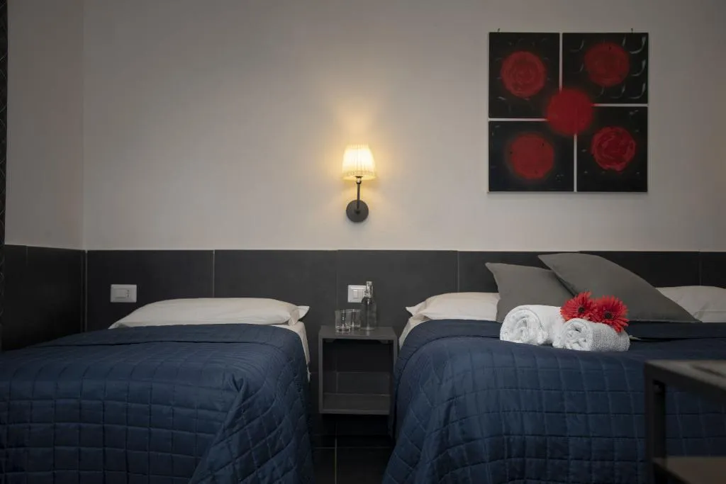 TRIPLE STANDARD Room, Ideal, Naples