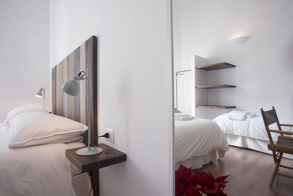 Room, B&B Università, Naples