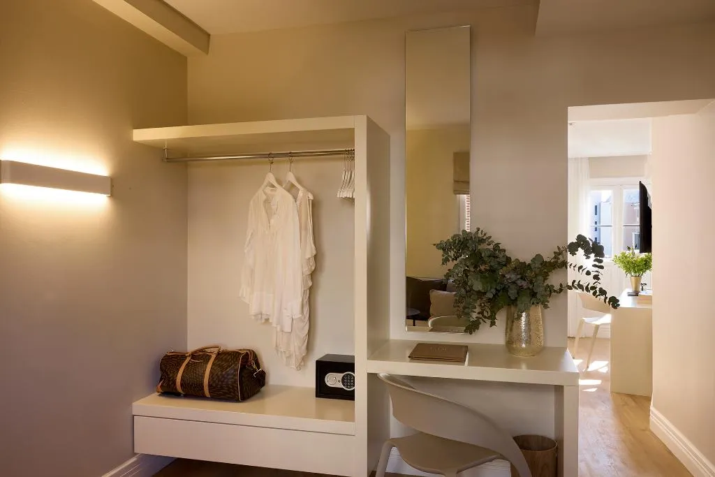 SUITE WITH BALCONY WITH VIEWS Room, Vrachos Athens Suites, Athens