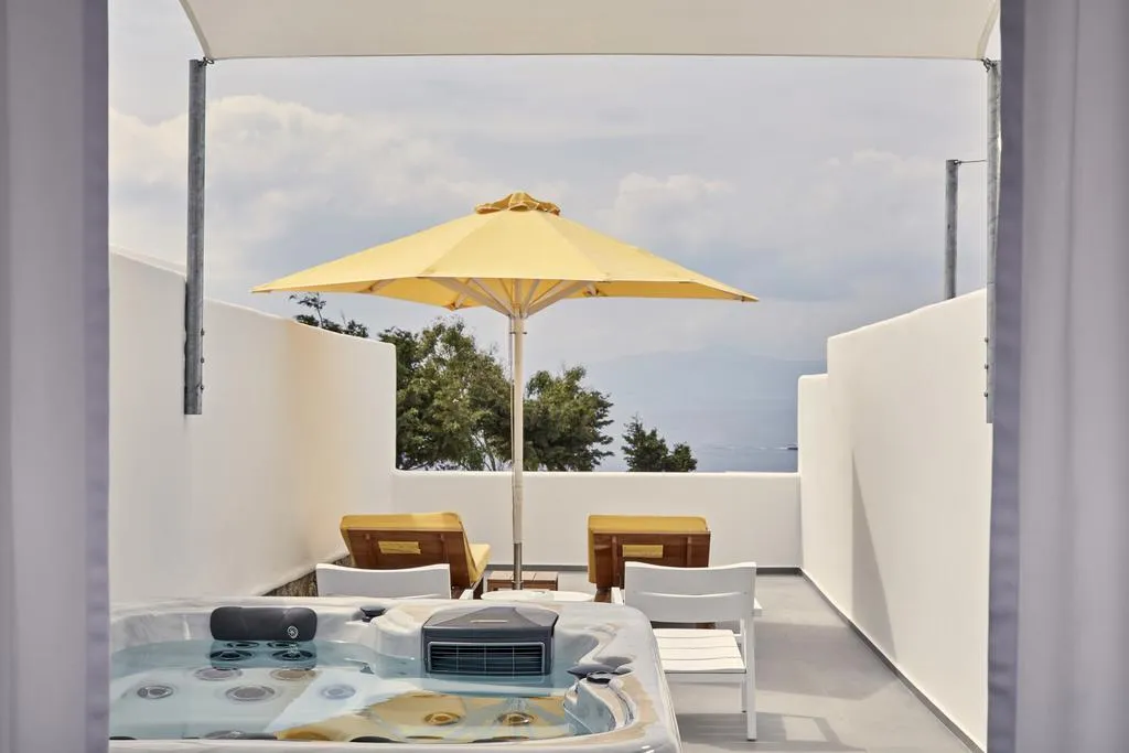 DOUBLE WITH JACUZZI Room, Myconian Korali Relais & Chateaux, Mykonos