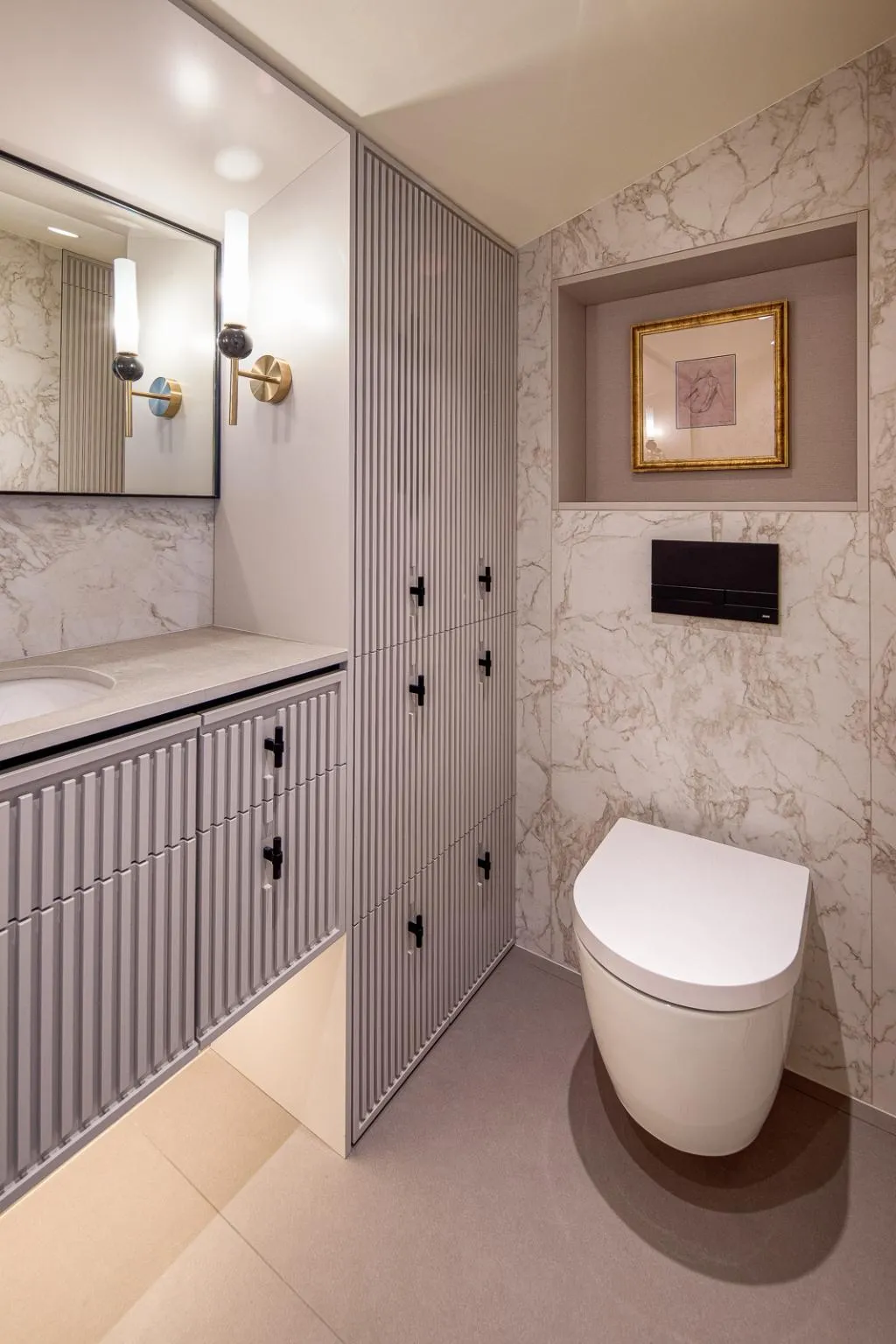 APARTMENT FOUR BEDROOMS TWO BATHROOMS Room, Art Boutique ApartHotel, Krakow