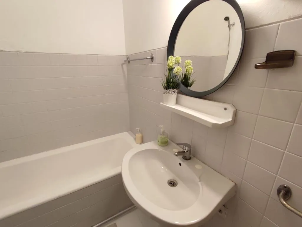 STUDIO STANDARD Room, TheorynomadRooms Al Quental-Porto, Porto