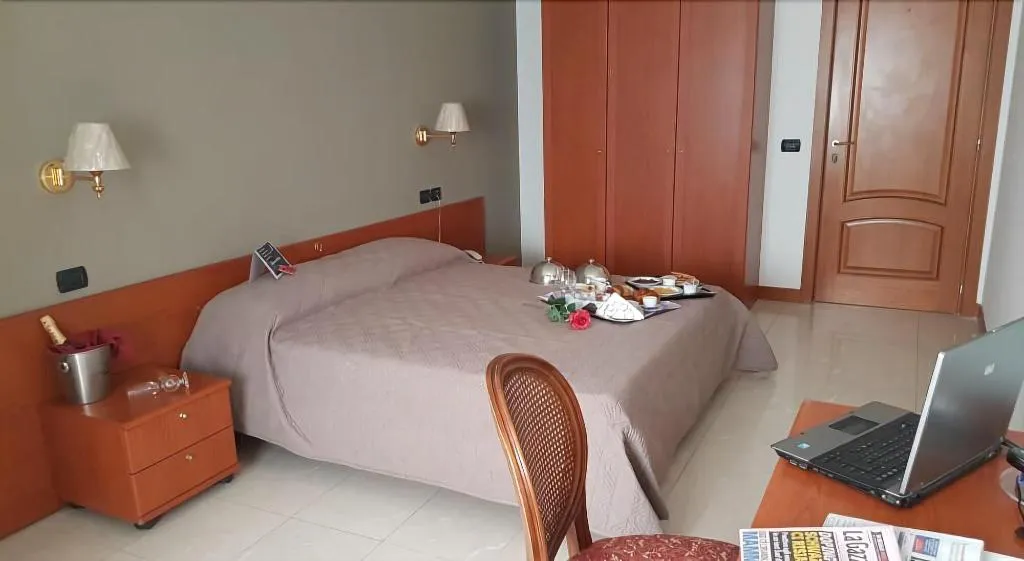 Room, Hotel Joy, Naples