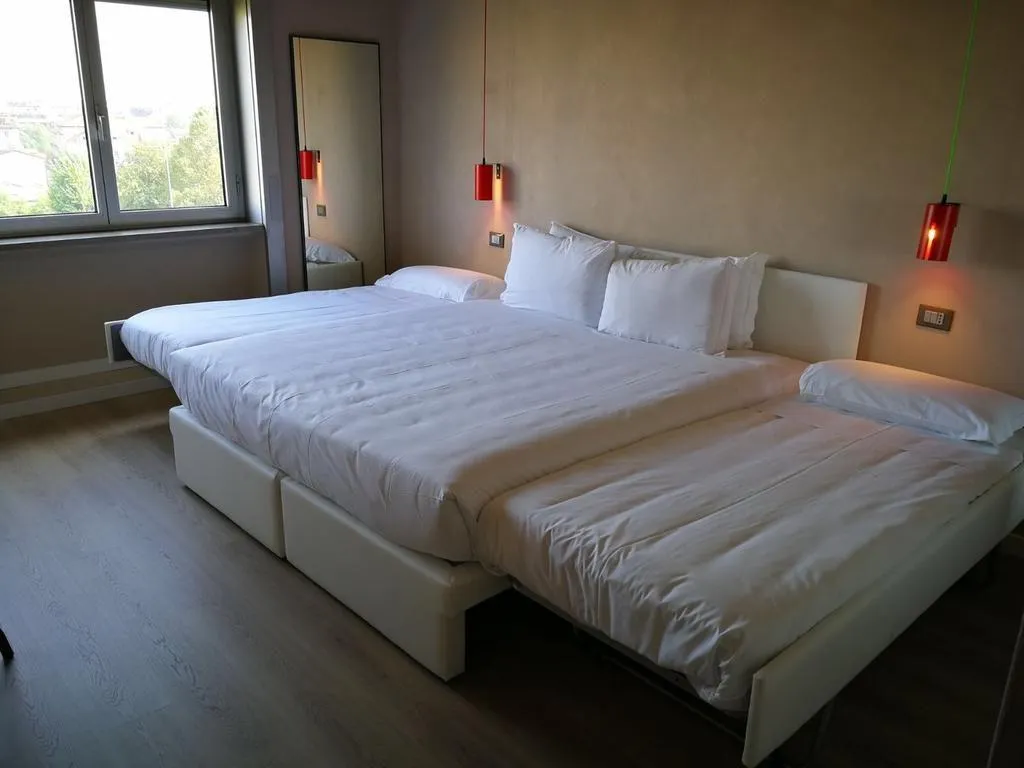 QUADRUPLE COMFORT Room, Espresso Darsena, Milan