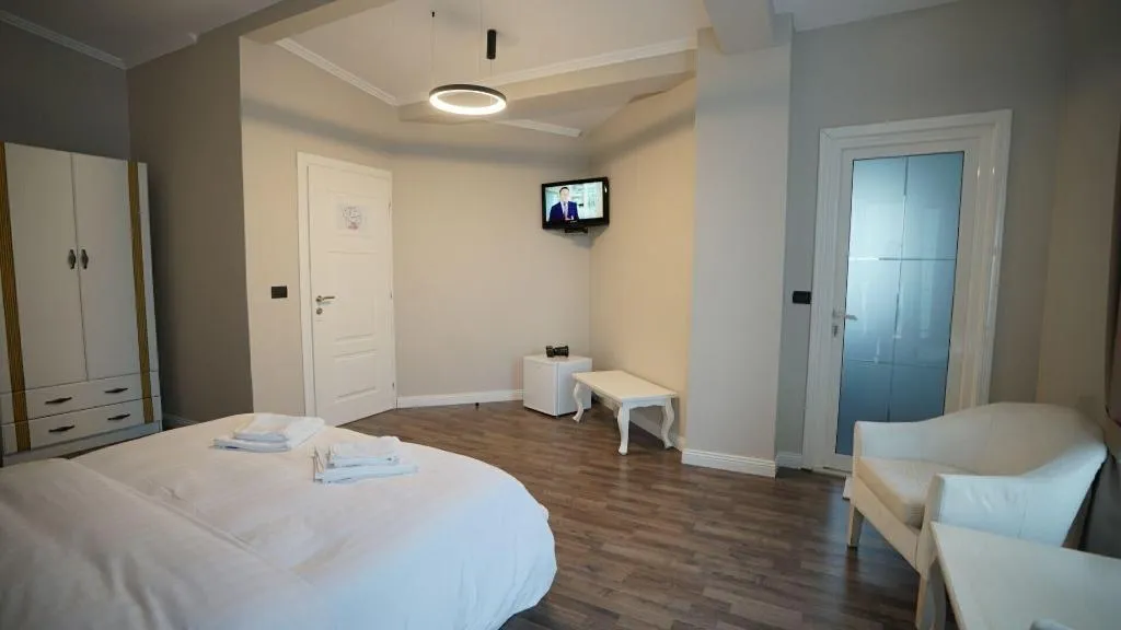 Room, Hotel Majestic, Durres