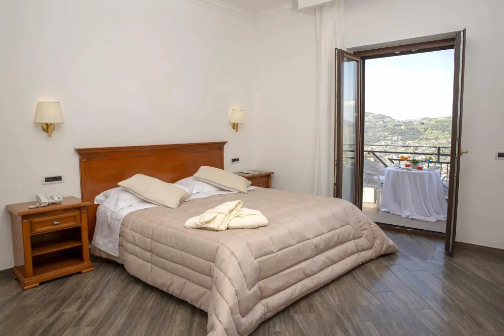 DOUBLE SEA VIEW ONE BEDROOM Room, Villa Donna Carmela, Naples