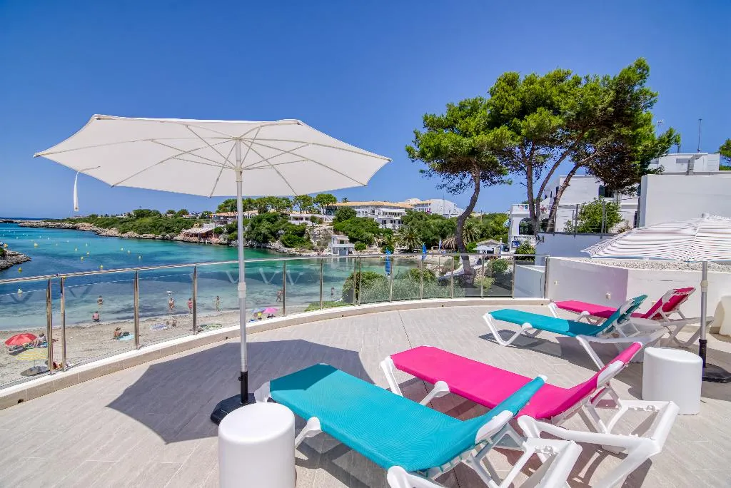 Terrace, Hotel Playa Santandria, Menorca