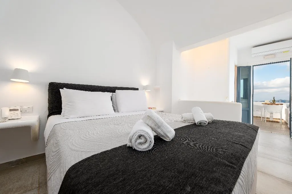 SUITE WITH PRIVATE POOL Room, Amaze Suites, Santorini