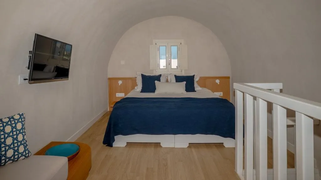TRIPLE DELUXE SEA VIEW WITH BALCONY Room, Apeiron Blue Santorini - Apeiron Hotels, Santorini