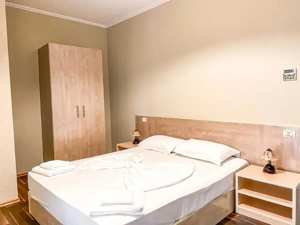 Room, Hotel Majestic, Durres