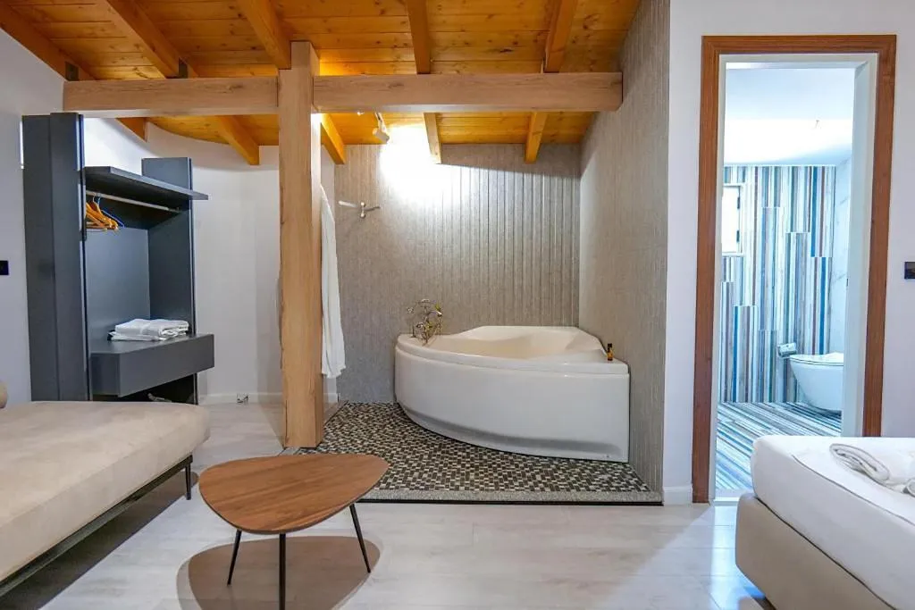 Room, Hotel Semajo, Kavaje
