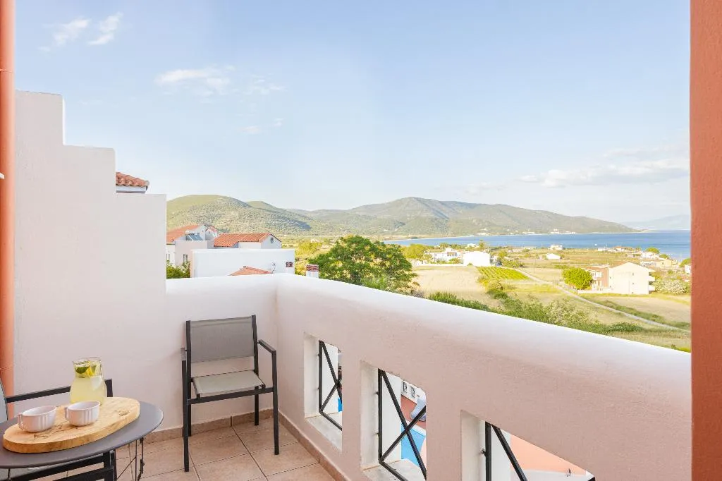 QUADRUPLE ONE BEDROOM Room, Nisea Hotel Samos, Samos