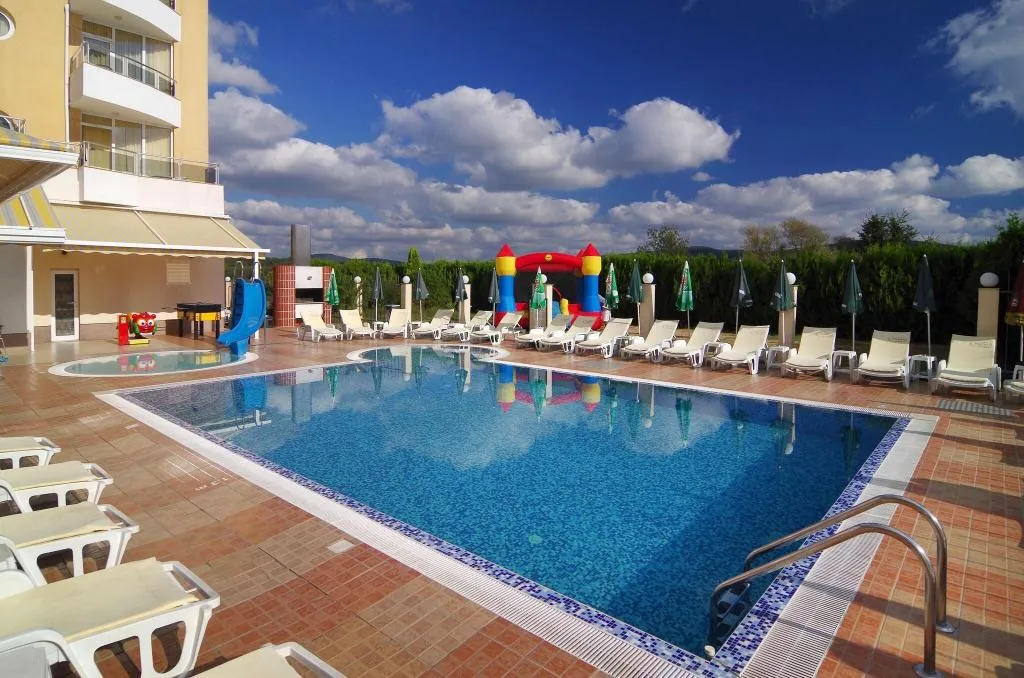 Pool, Plamena Palace, Bourgas